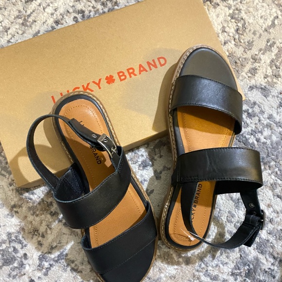 ✅NEW Lucky Brand Sandals 🍀 - Picture 1 of 4